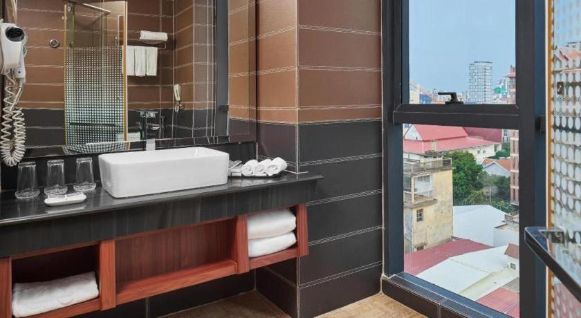 Essence Hotel-Phnom Penh Exteriör bild